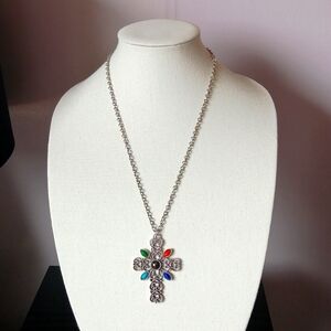 Avon Vintage 1972 Necklace Romanesque Filigree Cross Silvertone Chain